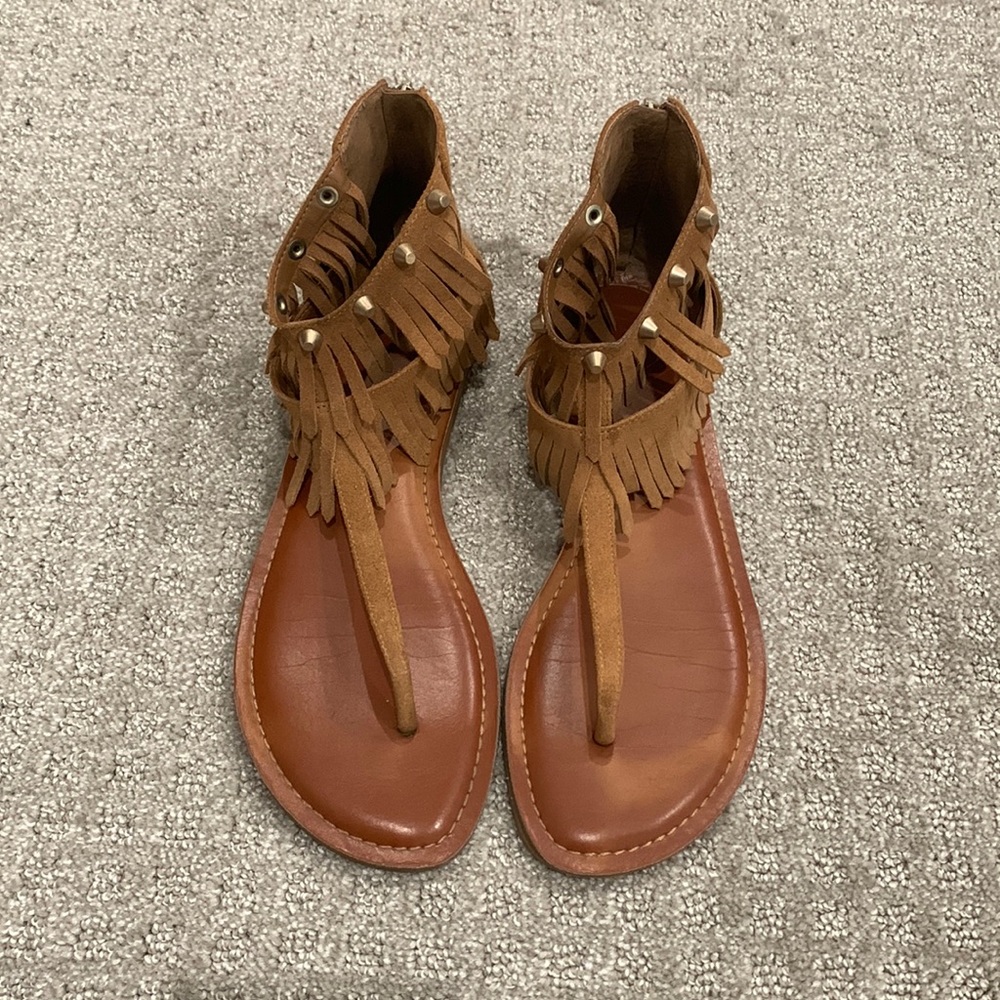 T-strap sandals